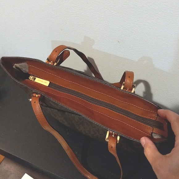 Michael Kors tote - Picture 9 of 12